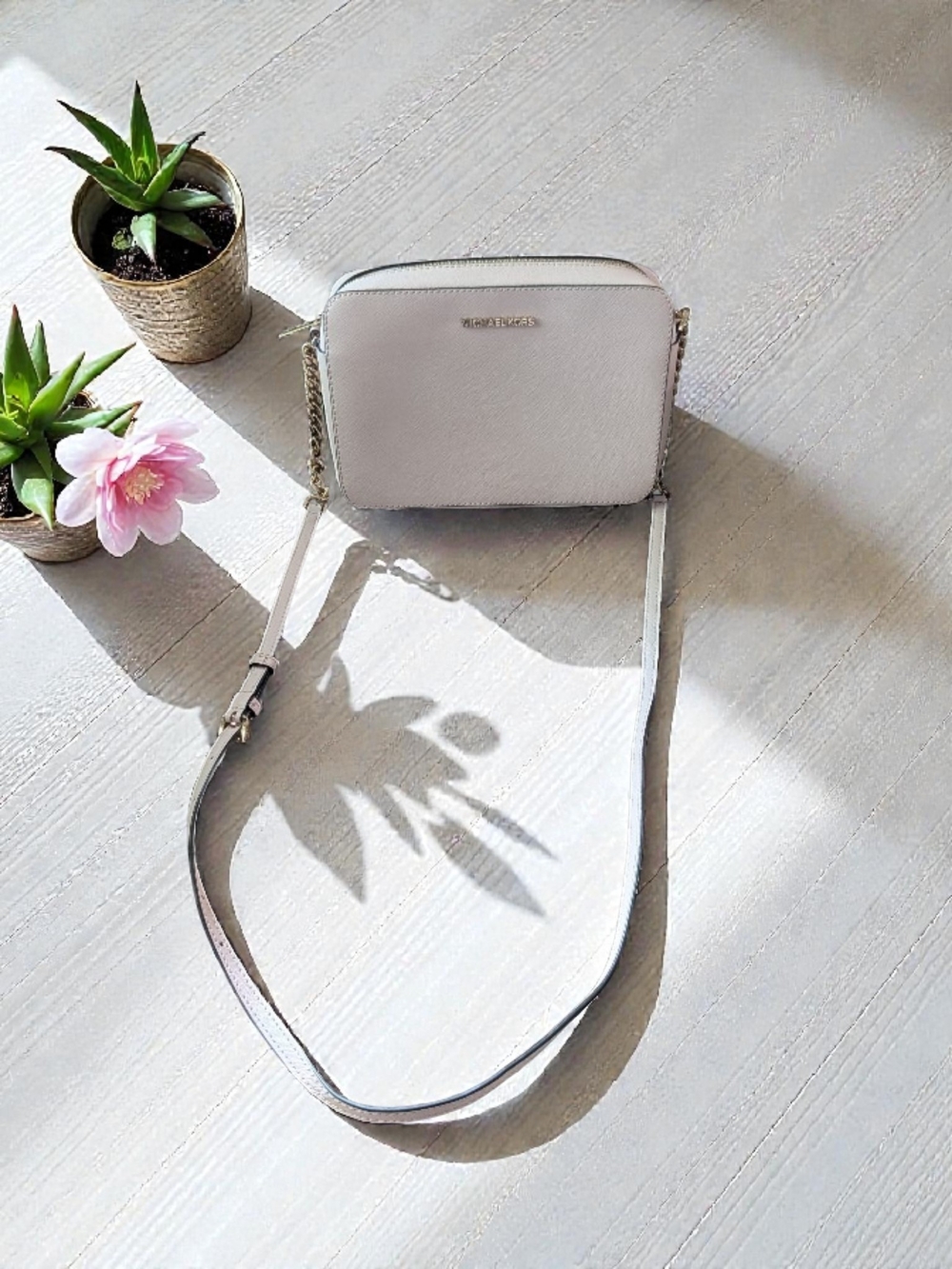 Michael Kors Women's Crossbody Bag in Light Pink Blush, In Excellent Condition.. - Picture 4 of 8
